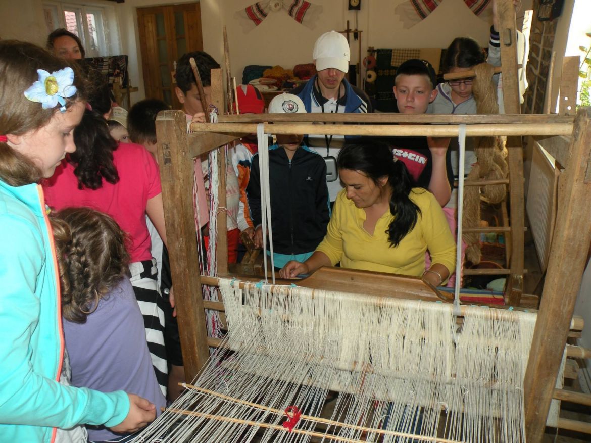 expozitia_etnografica_bucerdea_vinoasa_10-atelier_patrimoniu_cultural_imaterial-drumul_firului_de_lana