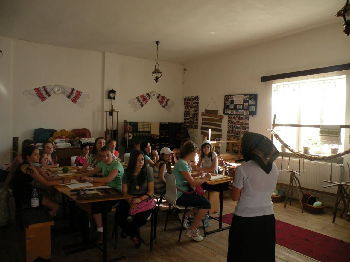 expozitia_etnografica_bucerdea_vinoasa_8-atelier_patrimoniu_cultural_imaterial-drumul_firului_de_lana